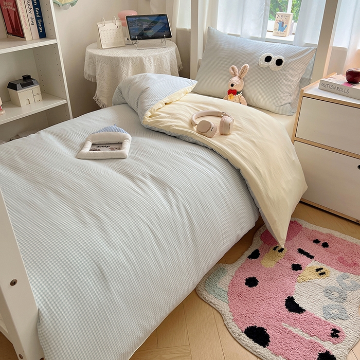 91家纺网 家纺一手货源 找家纺 桃心家居 2025新款A类学生床三件套亲肤舒适软糯云柔水洗棉大眼睛毛巾绣混搭格子撞色系列四件套 云柔水洗棉-大眼奶黄小蓝格2