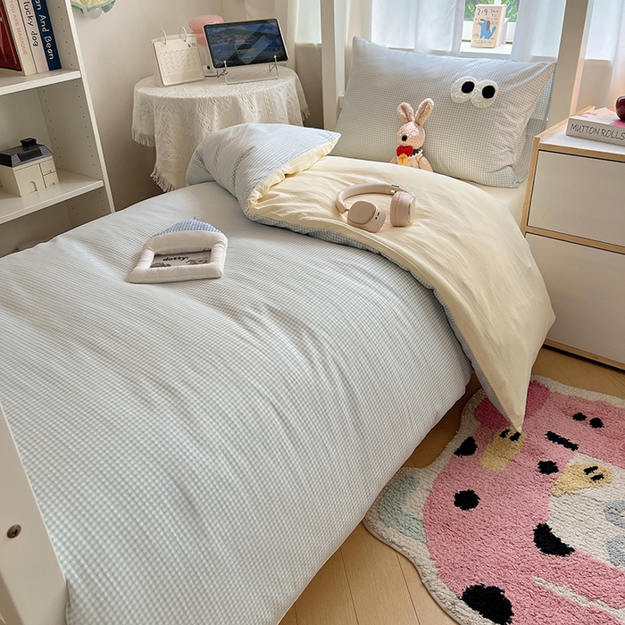 91家纺网 家纺一手货源 找家纺 桃心家居 2025新款A类学生床三件套亲肤舒适软糯云柔水洗棉大眼睛毛巾绣混搭格子撞色系列四件套 云柔水洗棉-大眼奶黄小蓝格2