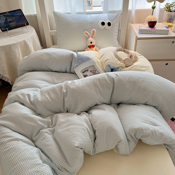 91家纺网 家纺一手货源 找家纺 桃心家居 2025新款A类学生床三件套亲肤舒适软糯云柔水洗棉大眼睛毛巾绣混搭格子撞色系列四件套 云柔水洗棉-大眼奶黄小蓝格2