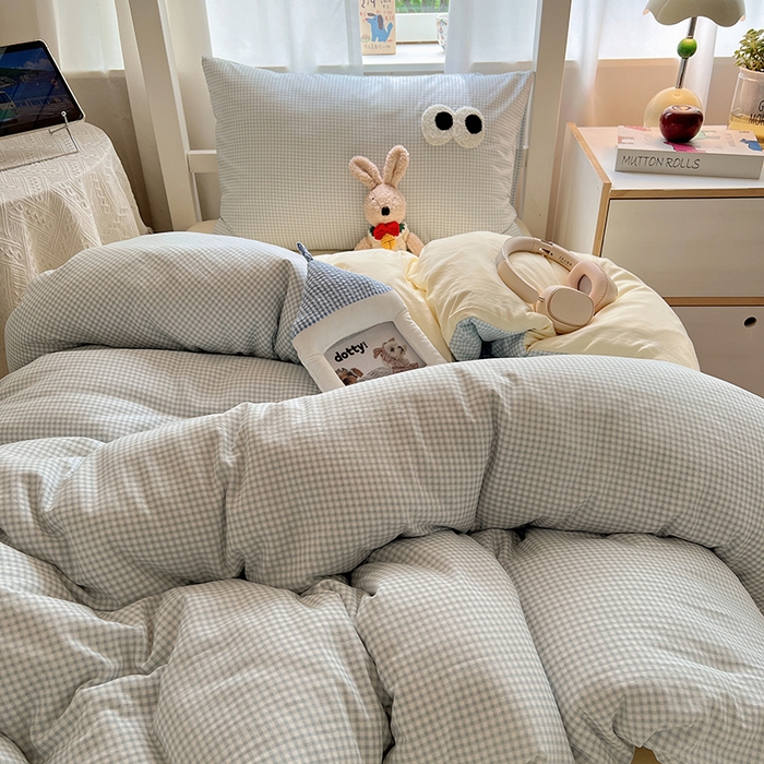 91家纺网 家纺一手货源 找家纺 桃心家居 2025新款A类学生床三件套亲肤舒适软糯云柔水洗棉大眼睛毛巾绣混搭格子撞色系列四件套 云柔水洗棉-大眼奶黄小蓝格2