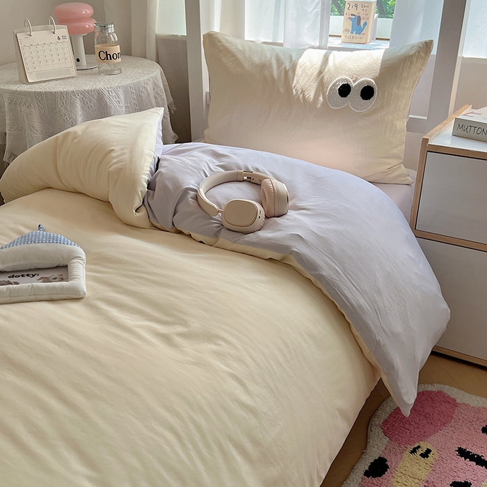 91家纺网 家纺一手货源 找家纺 桃心家居 2025新款A类学生床三件套亲肤舒适软糯云柔水洗棉大眼睛毛巾绣混搭格子撞色系列四件套 云柔水洗棉-大眼奶油葡萄