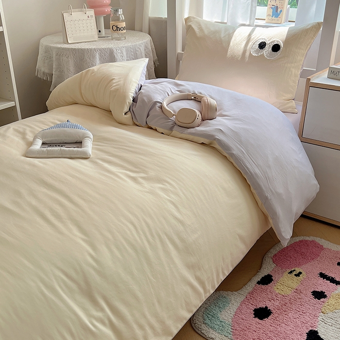 91家纺网 家纺一手货源 找家纺 桃心家居 2025新款A类学生床三件套亲肤舒适软糯云柔水洗棉大眼睛毛巾绣混搭格子撞色系列四件套 云柔水洗棉-大眼奶油葡萄