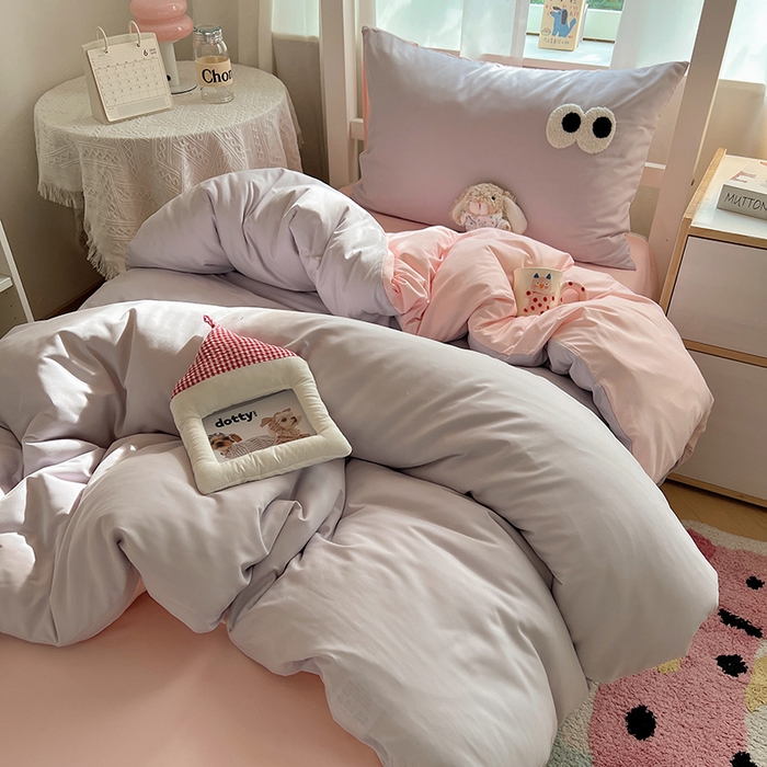 91家纺网 家纺一手货源 找家纺 桃心家居 2025新款A类学生床三件套亲肤舒适软糯云柔水洗棉大眼睛毛巾绣混搭格子撞色系列四件套 云柔水洗棉-大眼葡萄粉桃