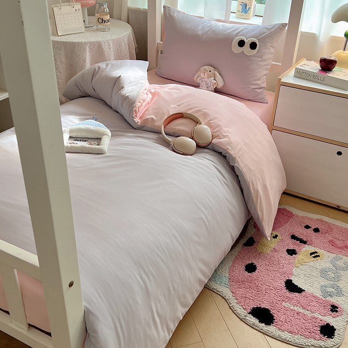 91家纺网 家纺一手货源 找家纺 桃心家居 2025新款A类学生床三件套亲肤舒适软糯云柔水洗棉大眼睛毛巾绣混搭格子撞色系列四件套 云柔水洗棉-大眼葡萄粉桃