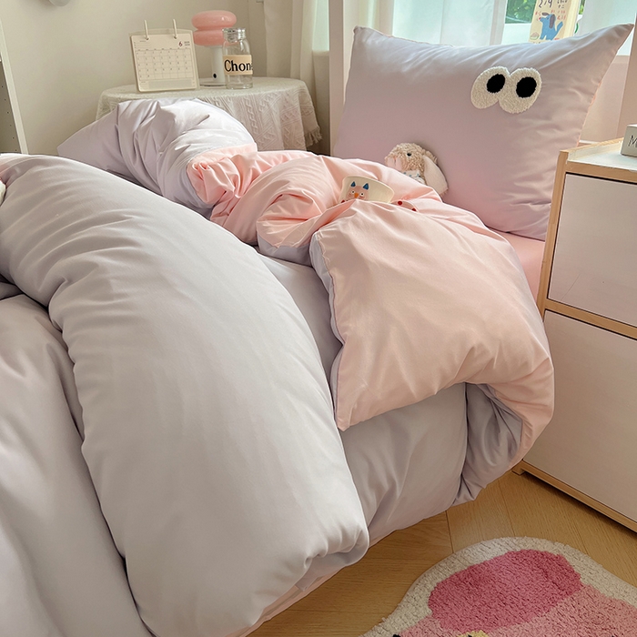 91家纺网 家纺一手货源 找家纺 桃心家居 2025新款A类学生床三件套亲肤舒适软糯云柔水洗棉大眼睛毛巾绣混搭格子撞色系列四件套 云柔水洗棉-大眼葡萄粉桃