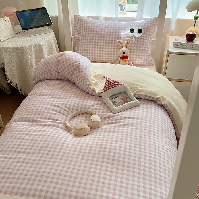 91家纺网 家纺一手货源 找家纺 桃心家居 2025新款A类学生床三件套亲肤舒适软糯云柔水洗棉大眼睛毛巾绣混搭格子撞色系列四件套 云柔水洗棉-大眼紫格奶黄