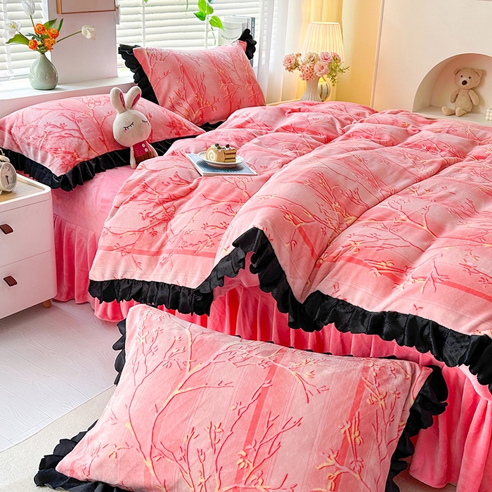 91家纺网 家纺一手货源 找家纺 望淮家纺 2025新款韩版牛奶绒四件套 梦幻丛林-粉