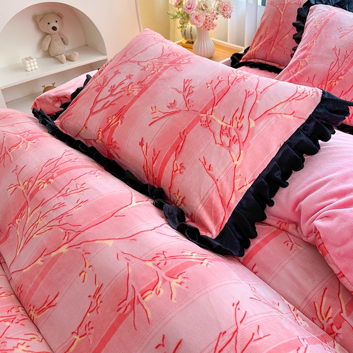 91家纺网 家纺一手货源 找家纺 望淮家纺 2025新款韩版牛奶绒四件套 梦幻丛林-粉