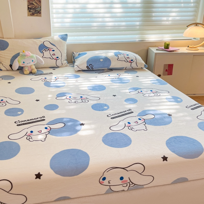 91家纺网 家纺一手货源 找家纺 金爱家 2025新款三丽鸥牛奶绒单品系列床单床笠单件 绒-X蓝色波点玉桂狗