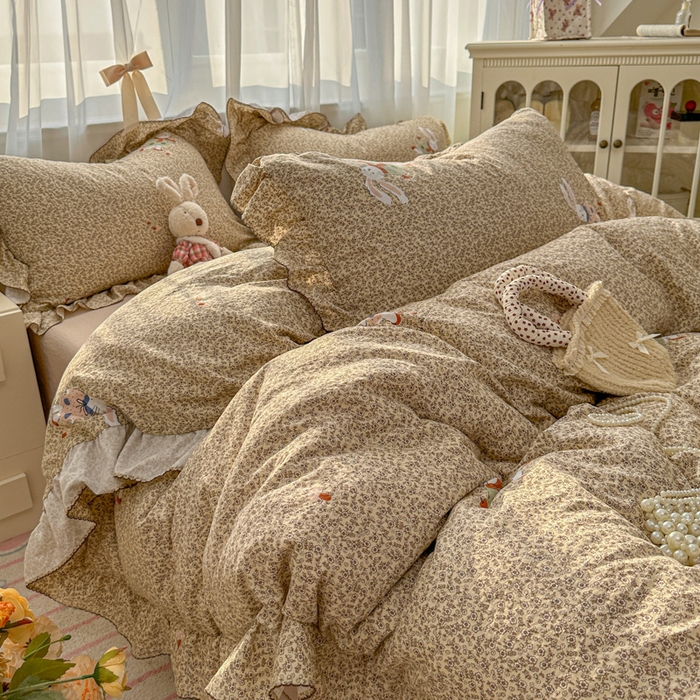 91家纺网 家纺一手货源 找家纺 欧尚 2025新款亲肤碎花云柔棉四件套 兔兔熊