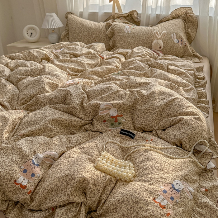 91家纺网 家纺一手货源 找家纺 欧尚 2025新款亲肤碎花云柔棉四件套 兔兔熊