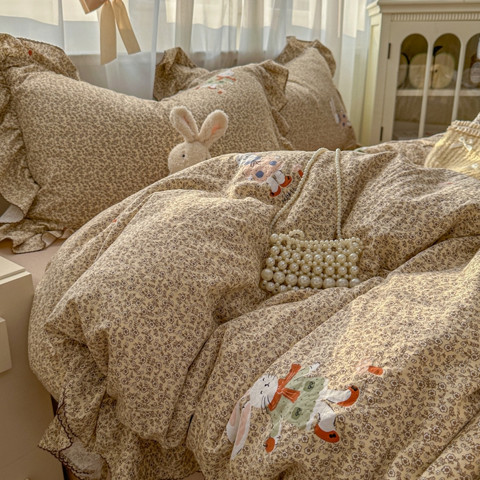 91家纺网 家纺一手货源 找家纺 欧尚 2025新款亲肤碎花云柔棉四件套 兔兔熊