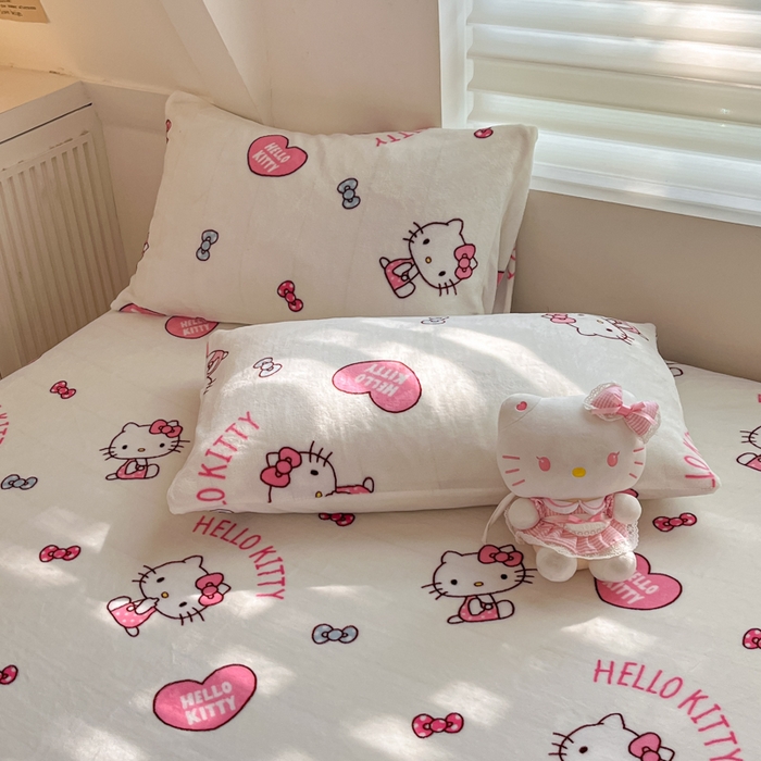 91家纺网 家纺一手货源 找家纺 金爱家 2025新款三丽鸥牛奶绒单品系列床单床笠单件 绒-X奶油kt