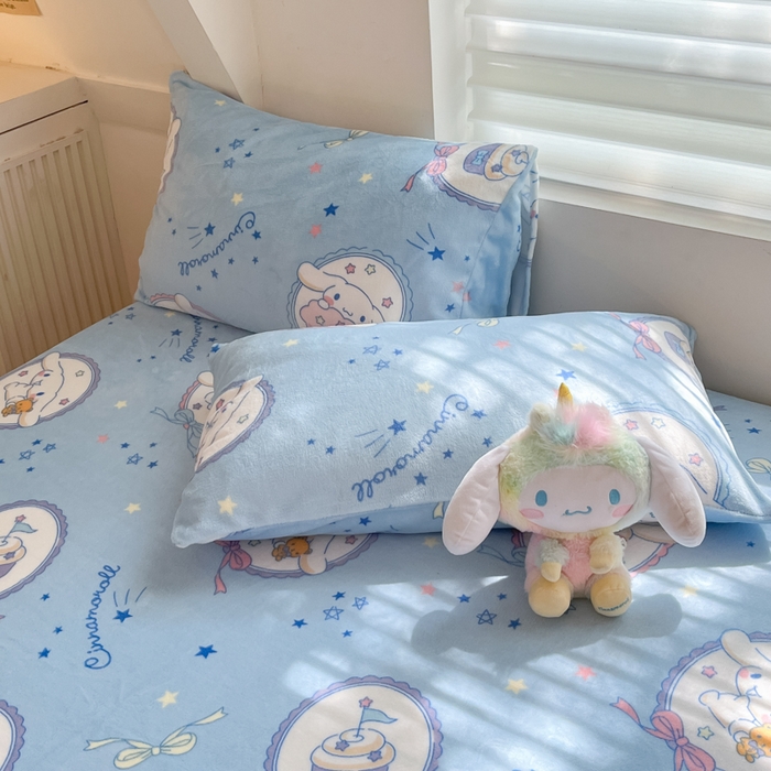 91家纺网 家纺一手货源 找家纺 金爱家 2025新款三丽鸥牛奶绒单品系列床单床笠单件 绒-X星星玉桂狗