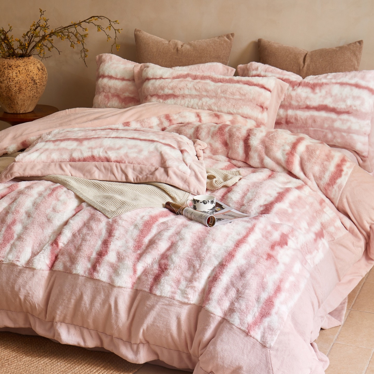 91家纺网 家纺一手货源 找家纺 （总）时亿家居 2025新款360g兔毛绒拼接牛奶绒四件套系列