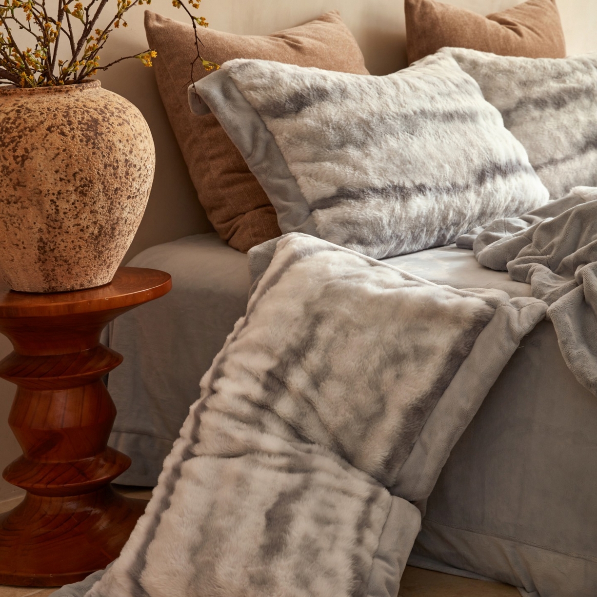 91家纺网 家纺一手货源 找家纺 时亿家居 2025新款360g兔毛绒拼接牛奶绒四件套系列 灰色（暖绒灰）