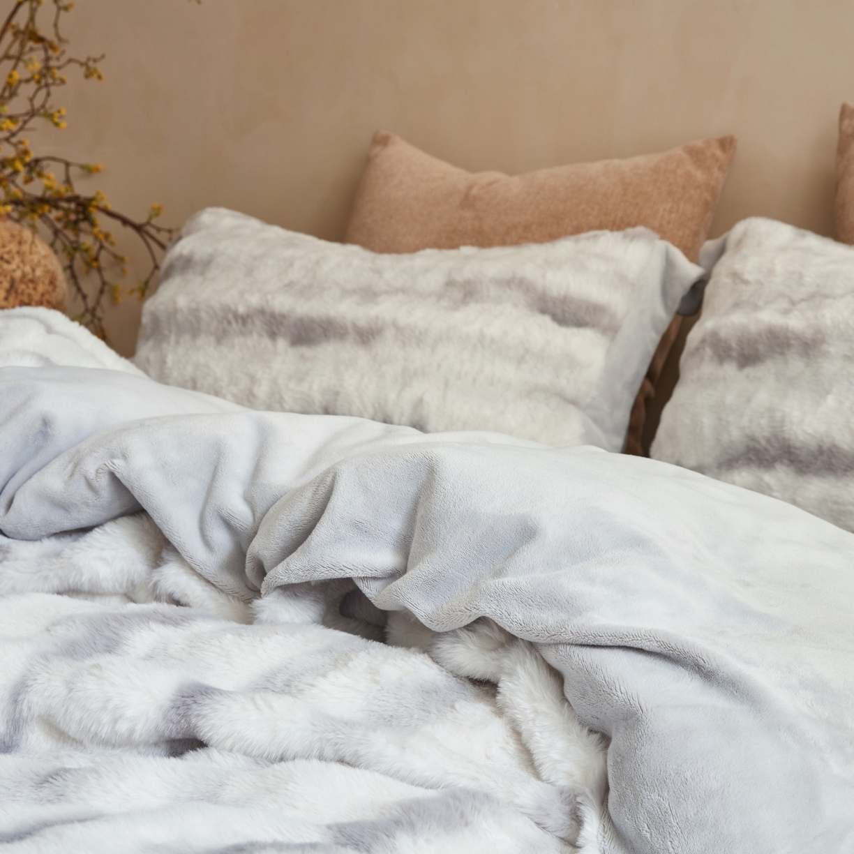 91家纺网 家纺一手货源 找家纺 时亿家居 2025新款360g兔毛绒拼接牛奶绒四件套系列 灰色（暖绒灰）