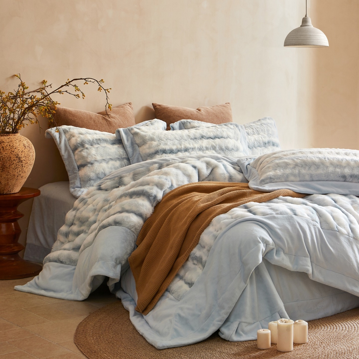 91家纺网 家纺一手货源 找家纺 时亿家居 2025新款360g兔毛绒拼接牛奶绒四件套系列 蓝色（绒湖蓝）