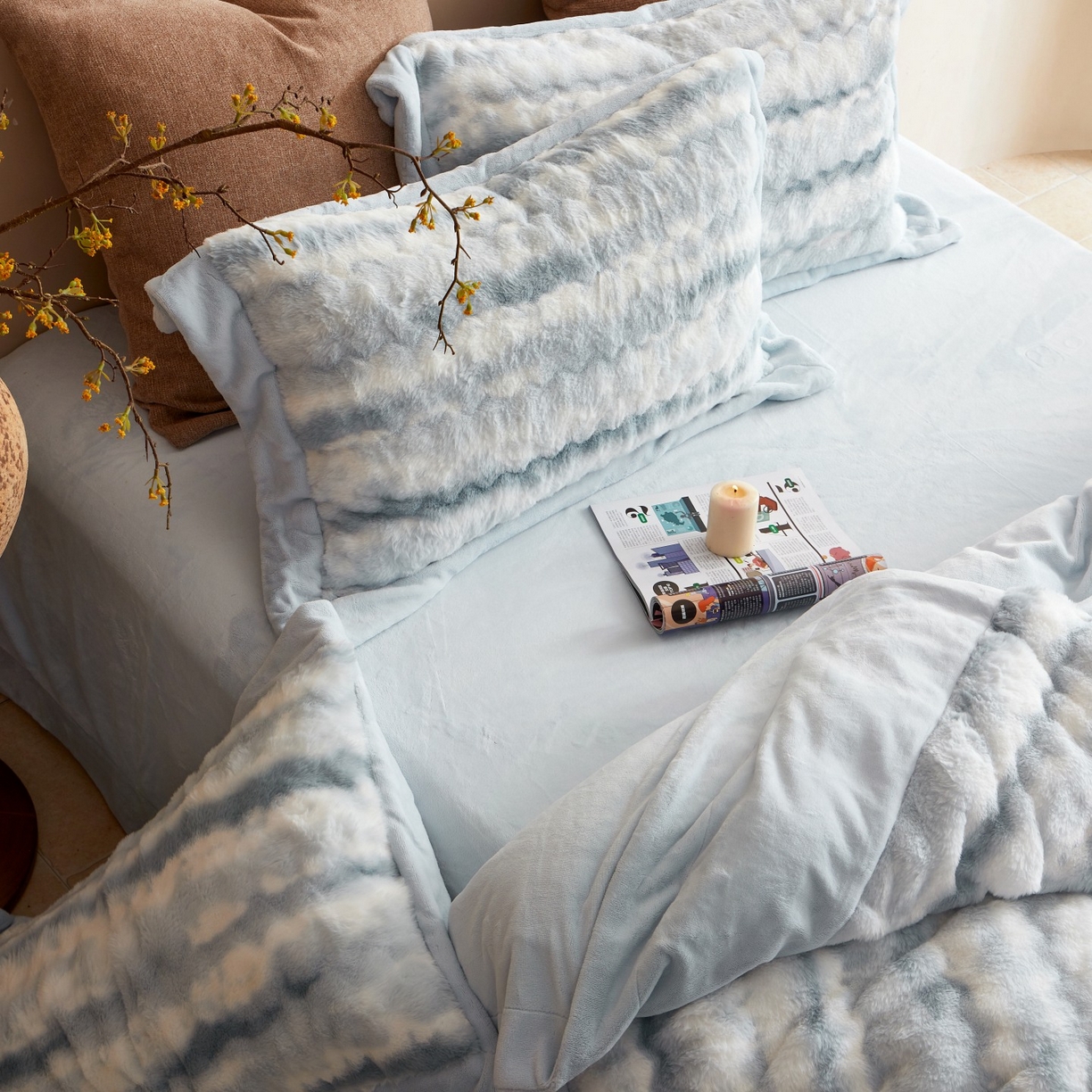 91家纺网 家纺一手货源 找家纺 时亿家居 2025新款360g兔毛绒拼接牛奶绒四件套系列 蓝色（绒湖蓝）