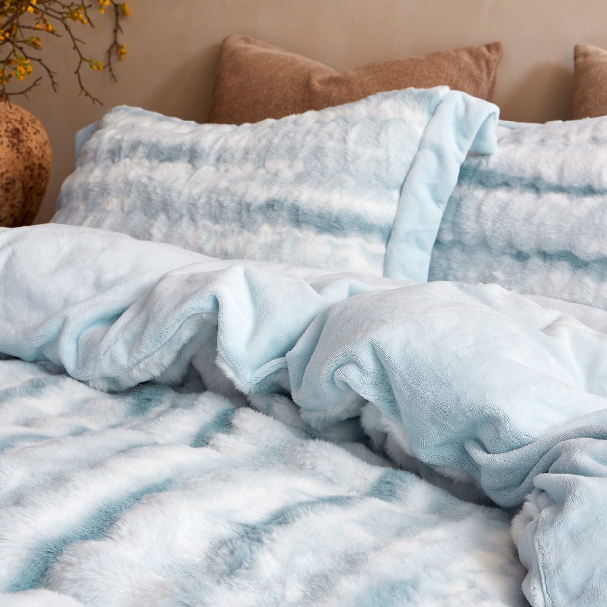 91家纺网 家纺一手货源 找家纺 时亿家居 2025新款360g兔毛绒拼接牛奶绒四件套系列 蓝色（绒湖蓝）