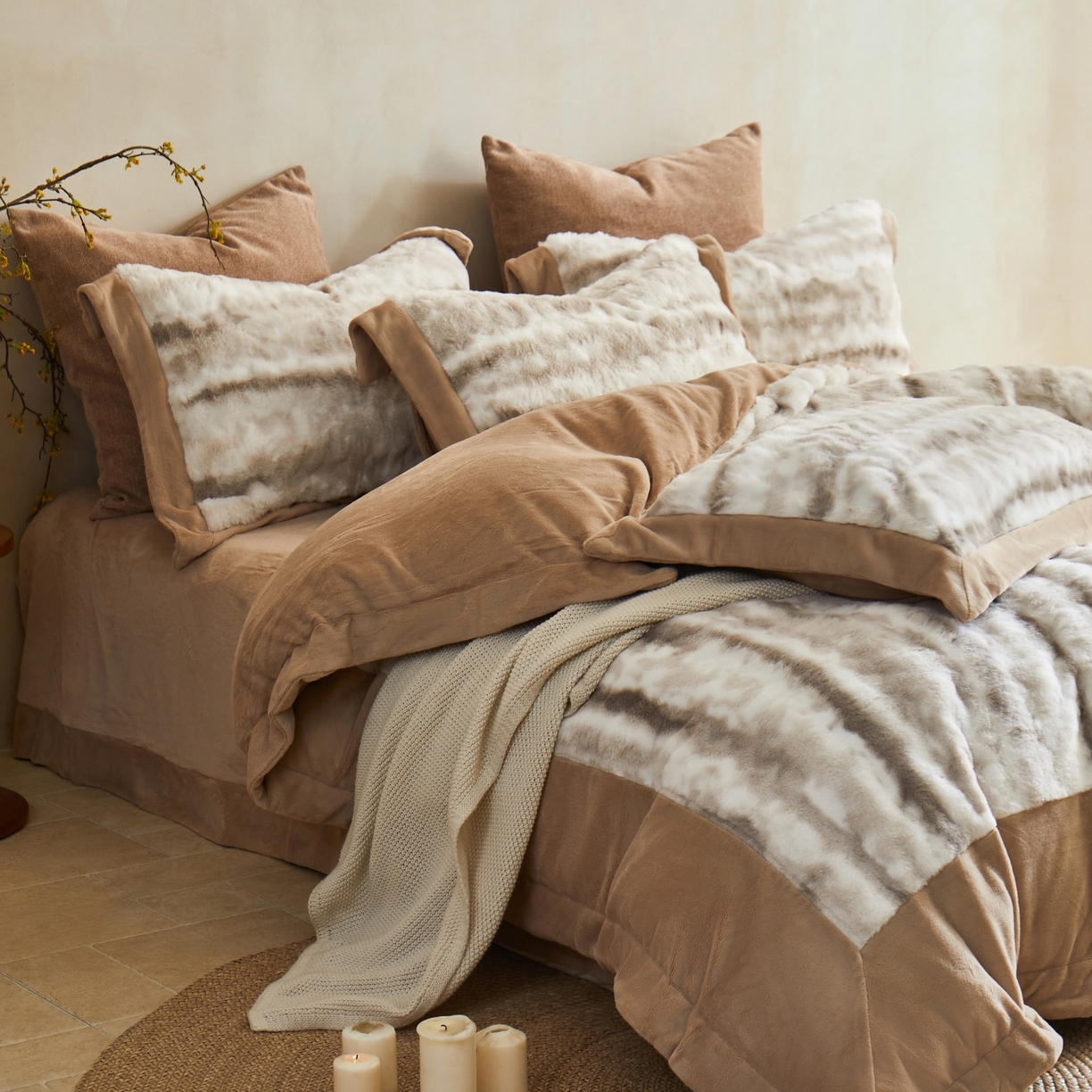 91家纺网 家纺一手货源 找家纺 时亿家居 2025新款360g兔毛绒拼接牛奶绒四件套系列 浅咖（拿铁咖）