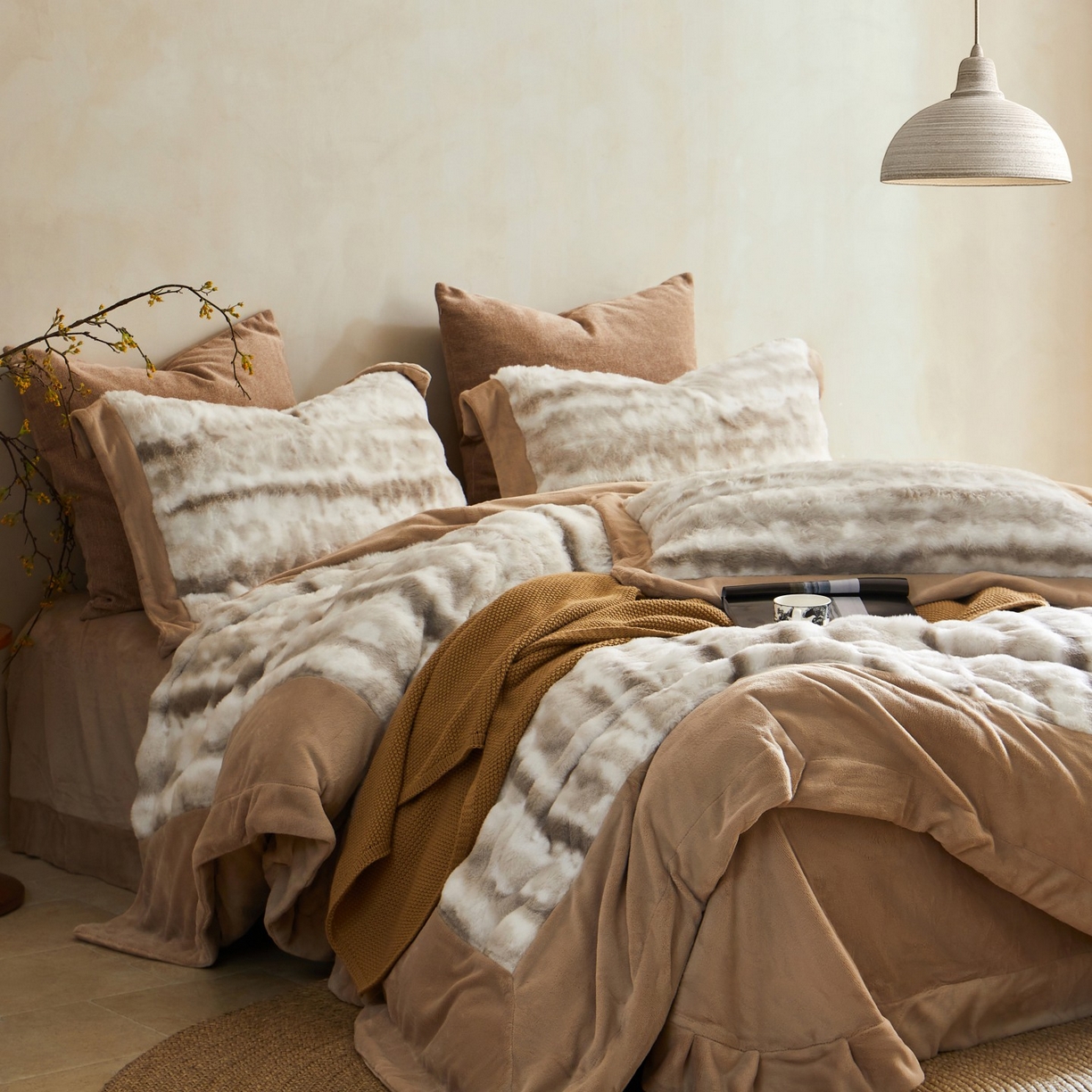 91家纺网 家纺一手货源 找家纺 时亿家居 2025新款360g兔毛绒拼接牛奶绒四件套系列 浅咖（拿铁咖）