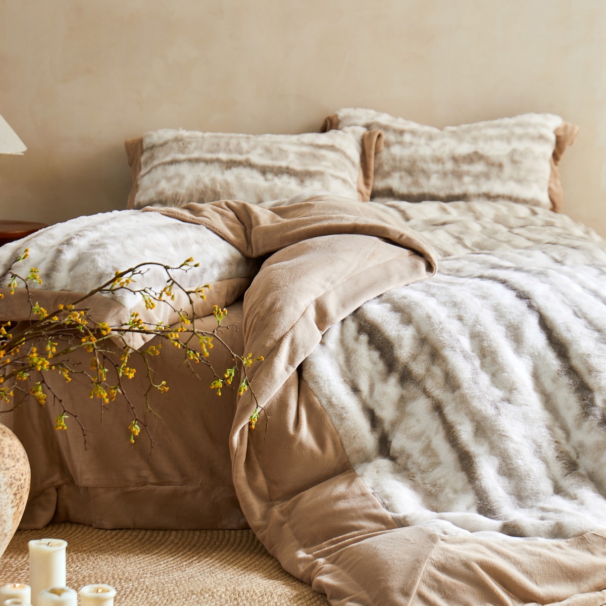 91家纺网 家纺一手货源 找家纺 时亿家居 2025新款360g兔毛绒拼接牛奶绒四件套系列 浅咖（拿铁咖）