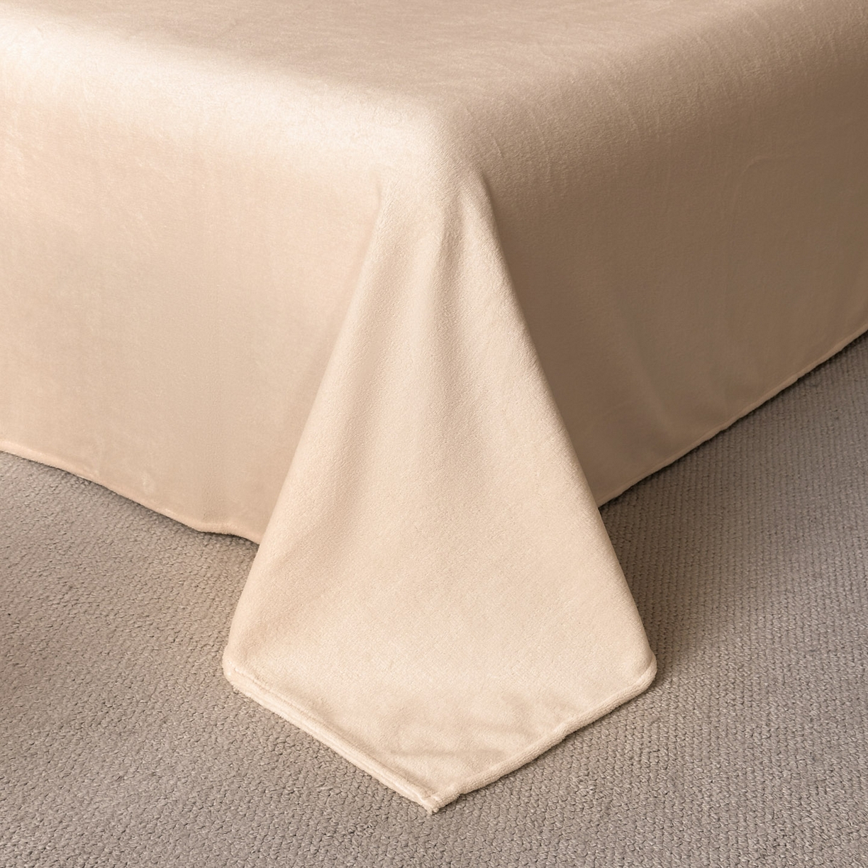 91家纺网 家纺一手货源 找家纺 （总）羚羊语家纺 2025新款雕花绒牛奶绒兔毛球四件套轻奢风立体着色烂花牛奶绒提花加厚保暖床单