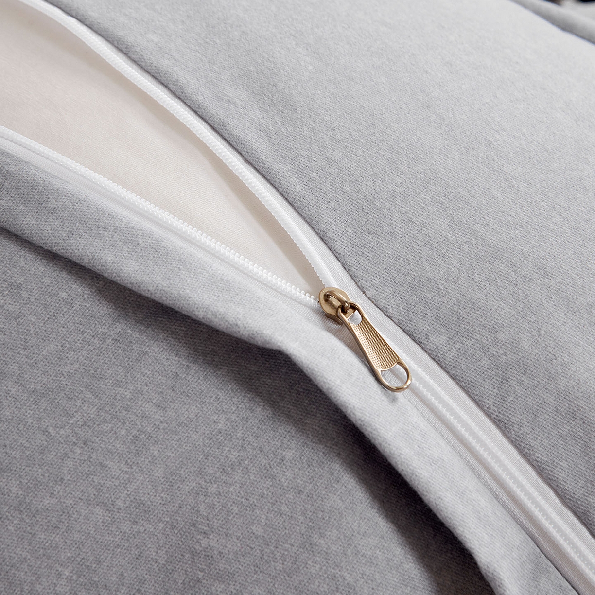 91家纺网 家纺一手货源 找家纺 U品汇 2025新品60S长绒棉加厚全棉纯棉磨毛刺绣花四件套宽边款礼盒装 悦颜-高级灰