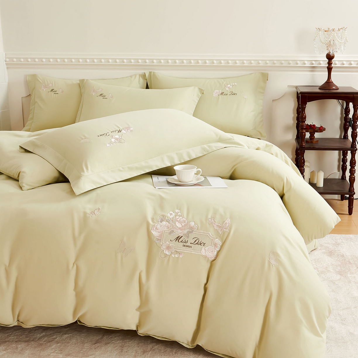 91家纺网 家纺一手货源 找家纺 U品汇 2025新品60S长绒棉加厚全棉纯棉磨毛刺绣花四件套宽边款礼盒装 香榭丽-昧青