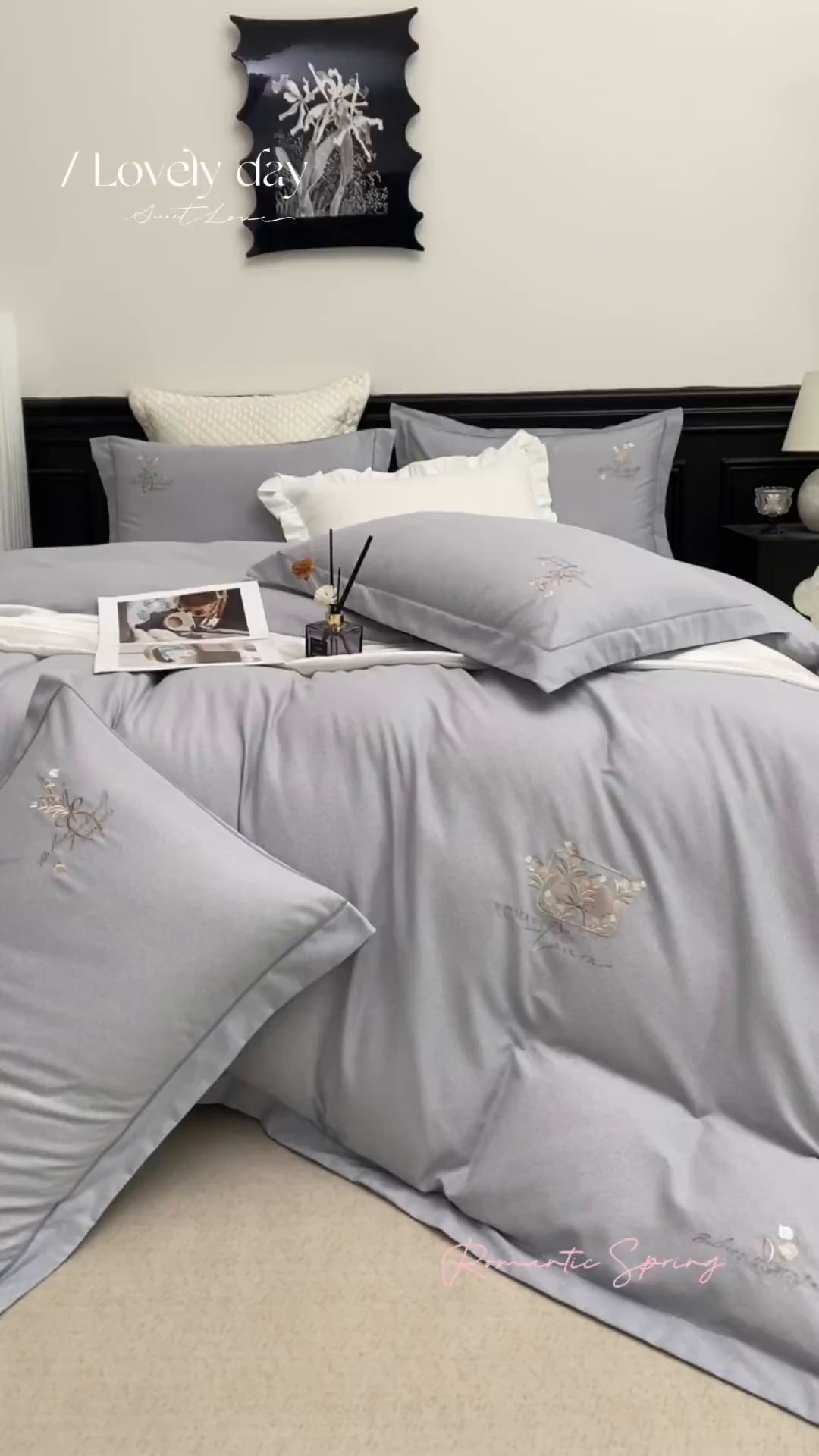 91家纺网 家纺一手货源 找家纺 U品汇 2025新品60S长绒棉加厚全棉纯棉磨毛刺绣花四件套宽边款礼盒装 清韵-烟灰粉