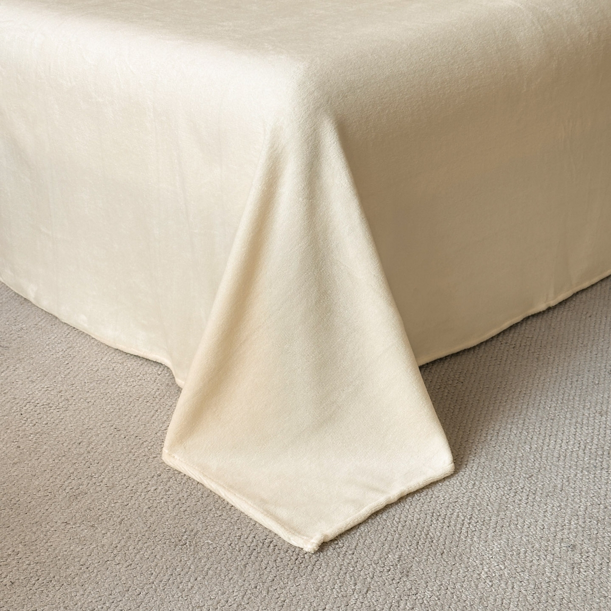 91家纺网 家纺一手货源 找家纺 羚羊语家纺 2025新款雕花绒牛奶绒兔毛球四件套轻奢风立体着色烂花牛奶绒提花加厚保暖床单 蜜绒绒-海盐蓝