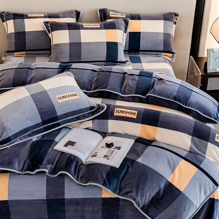 91家纺网 家纺一手货源 找家纺 博兰蒂 2025新款床裙款高克重牛奶绒印花四件套 绅士格