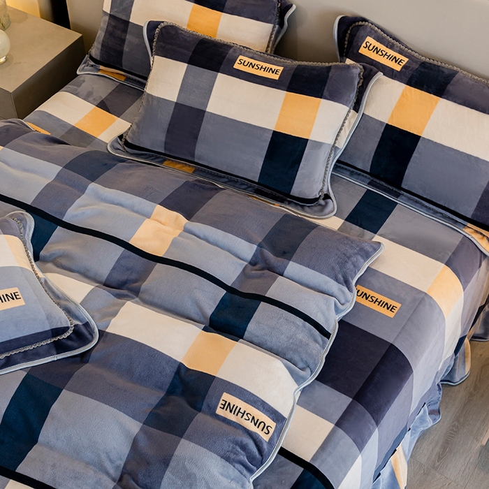 91家纺网 家纺一手货源 找家纺 博兰蒂 2025新款床裙款高克重牛奶绒印花四件套 绅士格