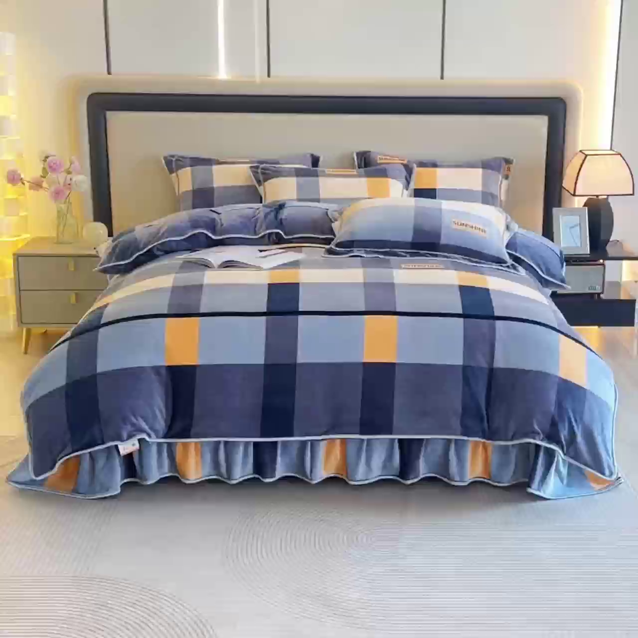 91家纺网 家纺一手货源 找家纺 博兰蒂 2025新款床裙款高克重牛奶绒印花四件套 绅士格