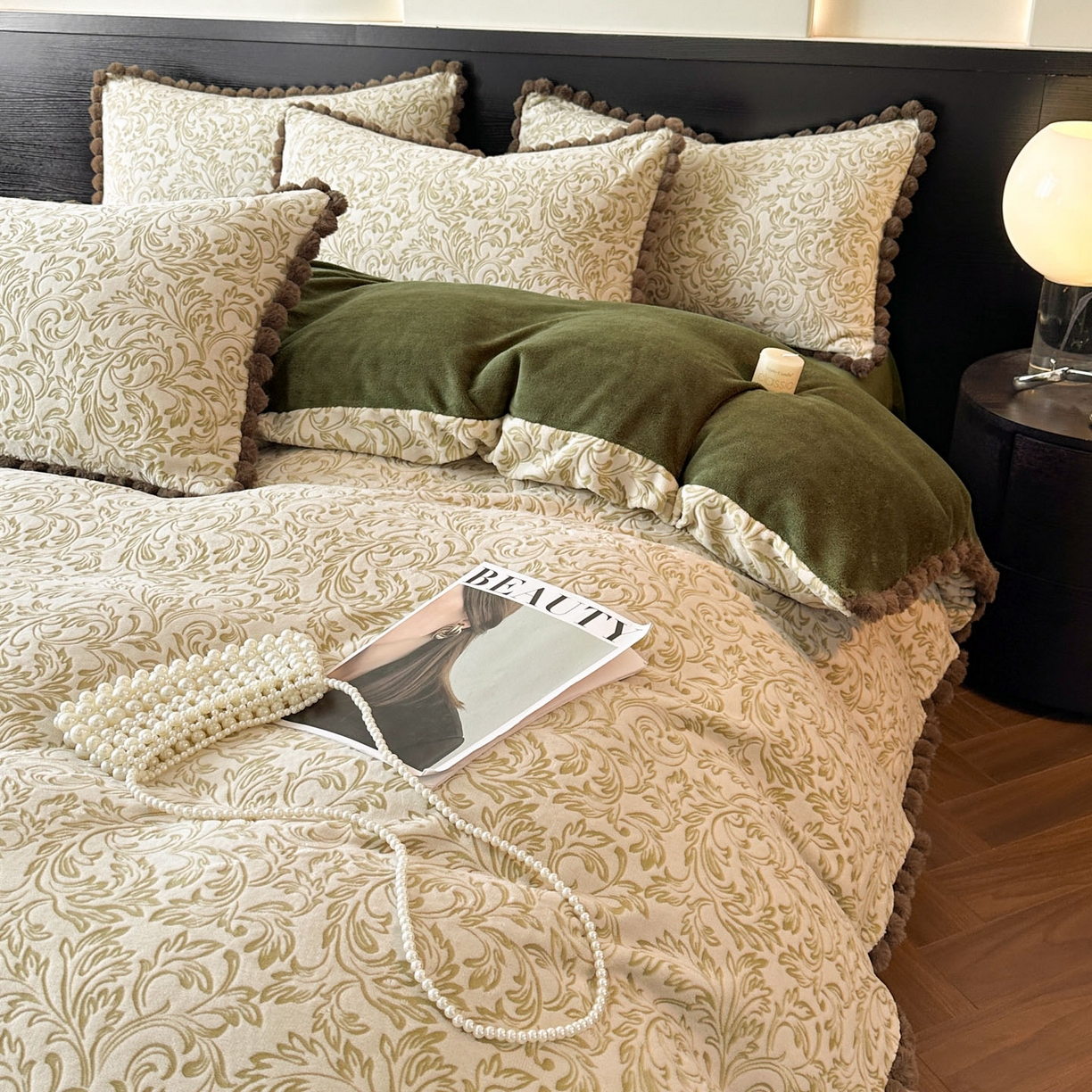 91家纺网 家纺一手货源 找家纺 羚羊语家纺 2025新款雕花绒牛奶绒兔毛球四件套轻奢风立体着色烂花牛奶绒提花加厚保暖床单 蜜绒绒-莫松染