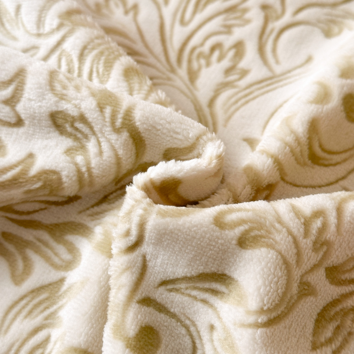 91家纺网 家纺一手货源 找家纺 羚羊语家纺 2025新款雕花绒牛奶绒兔毛球四件套轻奢风立体着色烂花牛奶绒提花加厚保暖床单 蜜绒绒-莫松染