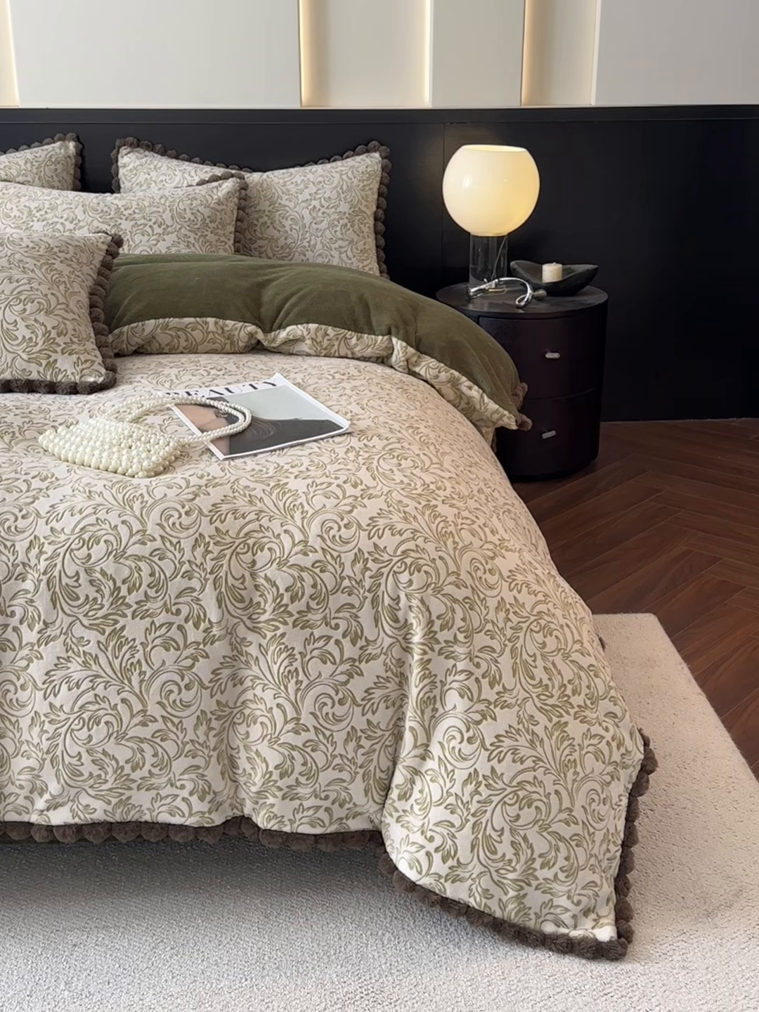 91家纺网 家纺一手货源 找家纺 羚羊语家纺 2025新款雕花绒牛奶绒兔毛球四件套轻奢风立体着色烂花牛奶绒提花加厚保暖床单 蜜绒绒-莫松染