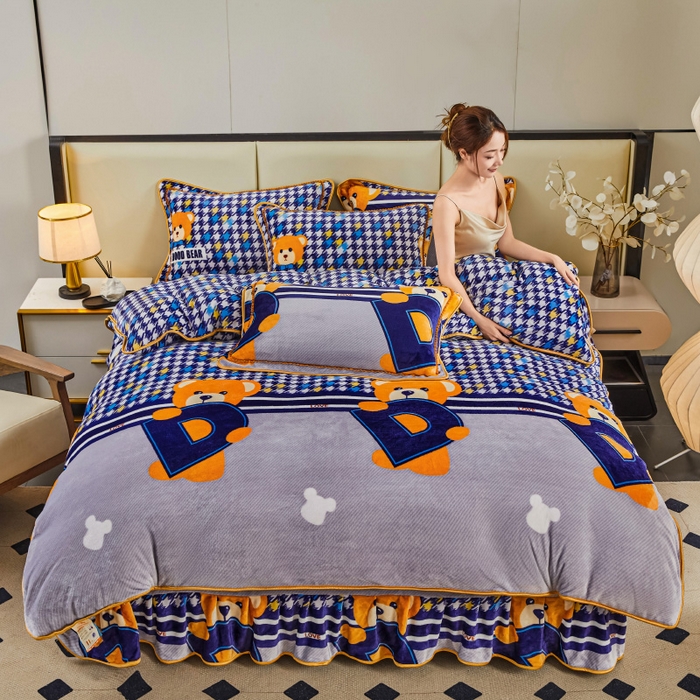 91家纺网 家纺一手货源 找家纺 博兰蒂 2025新款床裙款高克重牛奶绒印花四件套 贝贝熊