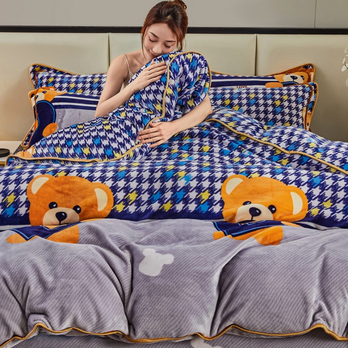 91家纺网 家纺一手货源 找家纺 博兰蒂 2025新款床裙款高克重牛奶绒印花四件套 贝贝熊