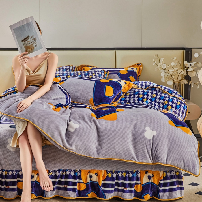 91家纺网 家纺一手货源 找家纺 博兰蒂 2025新款床裙款高克重牛奶绒印花四件套 贝贝熊