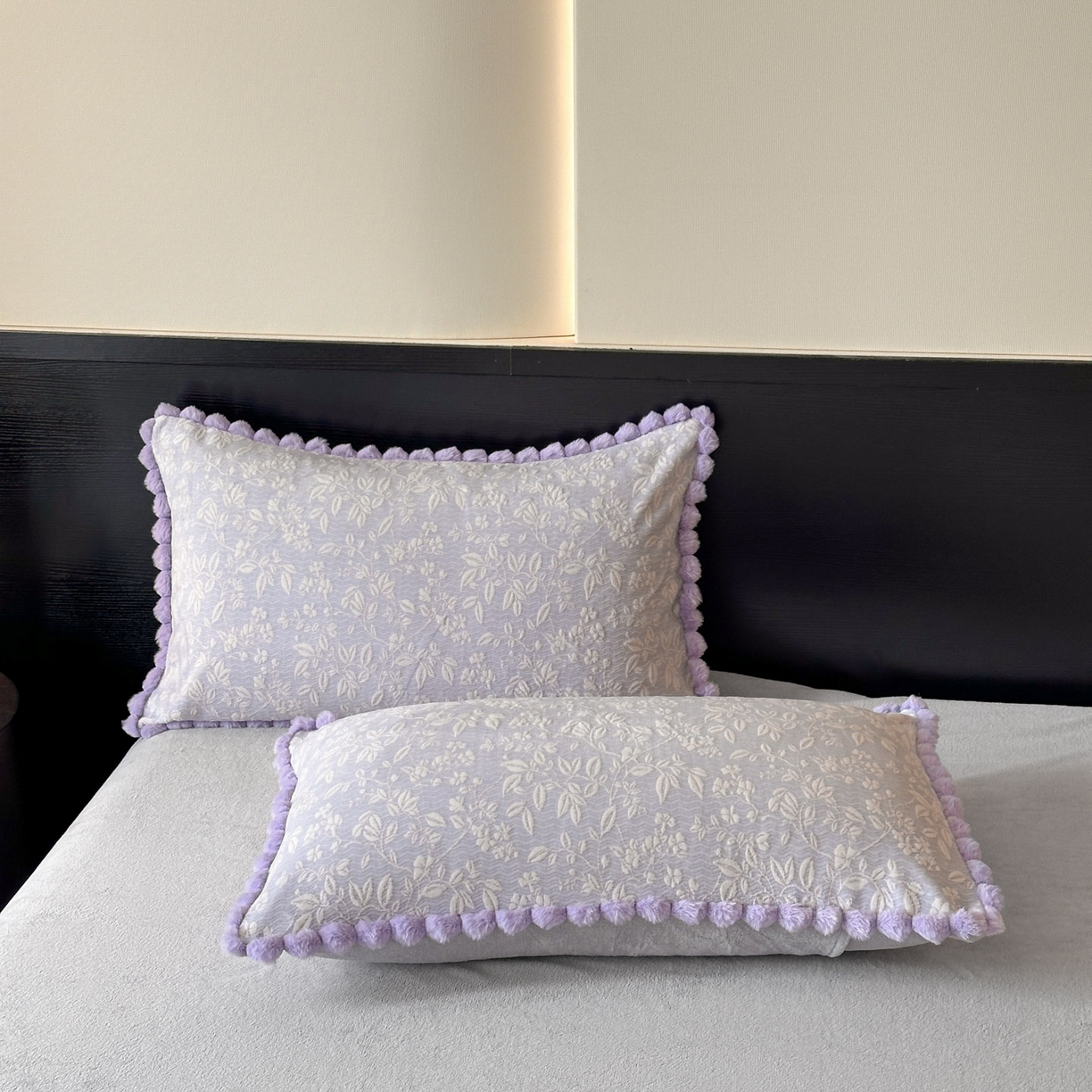 91家纺网 家纺一手货源 找家纺 羚羊语家纺 2025新款雕花绒牛奶绒兔毛球四件套轻奢风立体着色烂花牛奶绒提花加厚保暖床单 蜜绒绒-星云紫