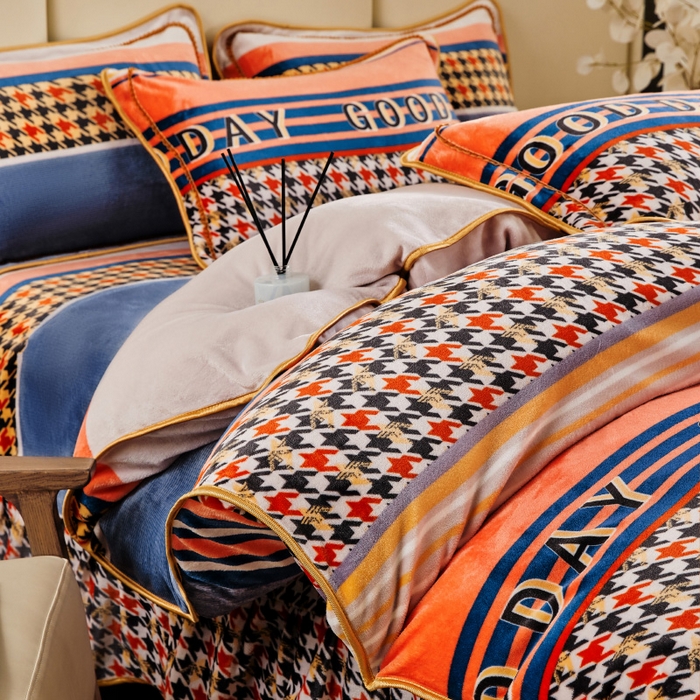 91家纺网 家纺一手货源 找家纺 博兰蒂 2025新款床裙款高克重牛奶绒印花四件套 欢欣织梦