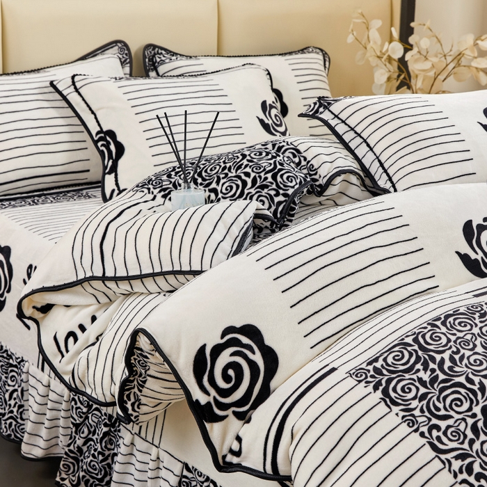 91家纺网 家纺一手货源 找家纺 博兰蒂 2025新款床裙款高克重牛奶绒印花四件套 金典格调