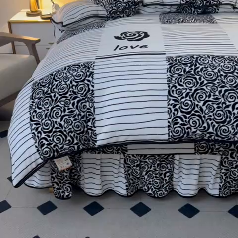 91家纺网 家纺一手货源 找家纺 博兰蒂 2025新款床裙款高克重牛奶绒印花四件套 金典格调