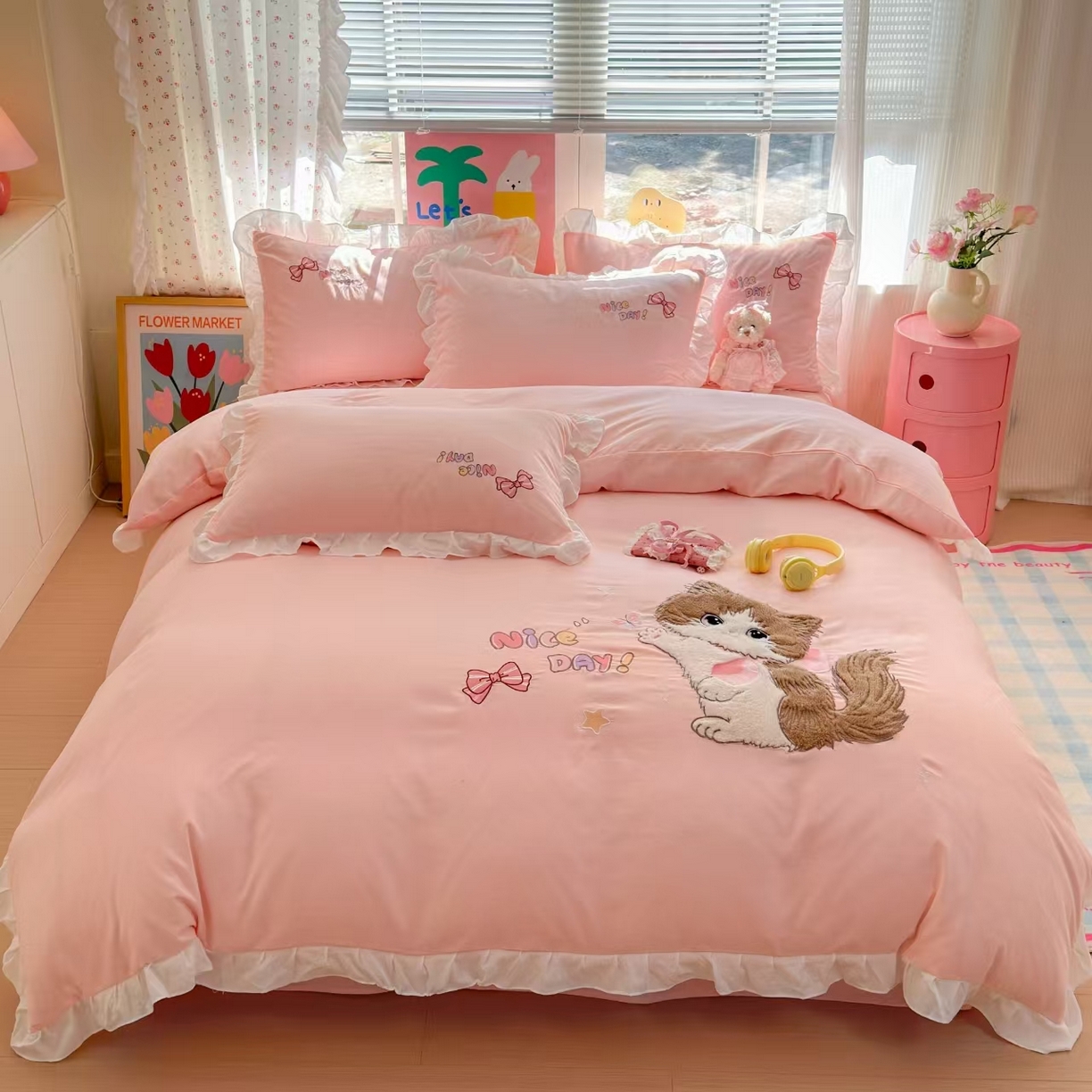 91家纺网 家纺一手货源 找家纺 易禾家纺 2025新款韩版卡通兔毛贴布绣水洗棉四件套学生宿舍三件套-炸毛小猫 炸毛小猫——粉