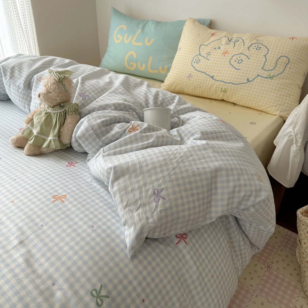 91家纺网 家纺一手货源 找家纺 瑞莱 2026春季13372印花大版枕套甜酷风四件套 夏日恋格（蓝）