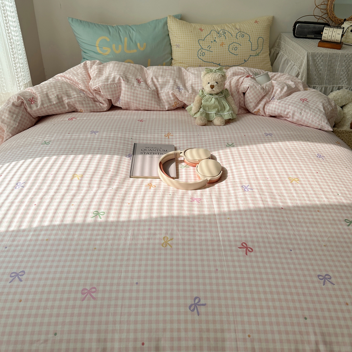 91家纺网 家纺一手货源 找家纺 瑞莱 2026春季13372印花大版枕套甜酷风四件套 夏日恋格（粉）