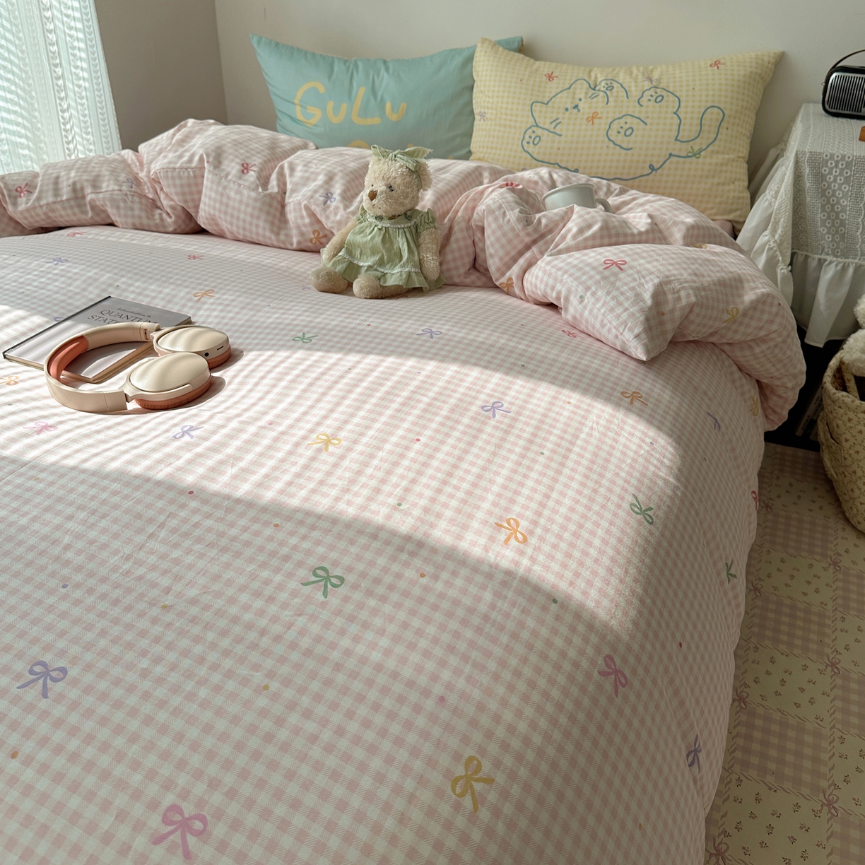 91家纺网 家纺一手货源 找家纺 瑞莱 2026春季13372印花大版枕套甜酷风四件套 夏日恋格（粉）