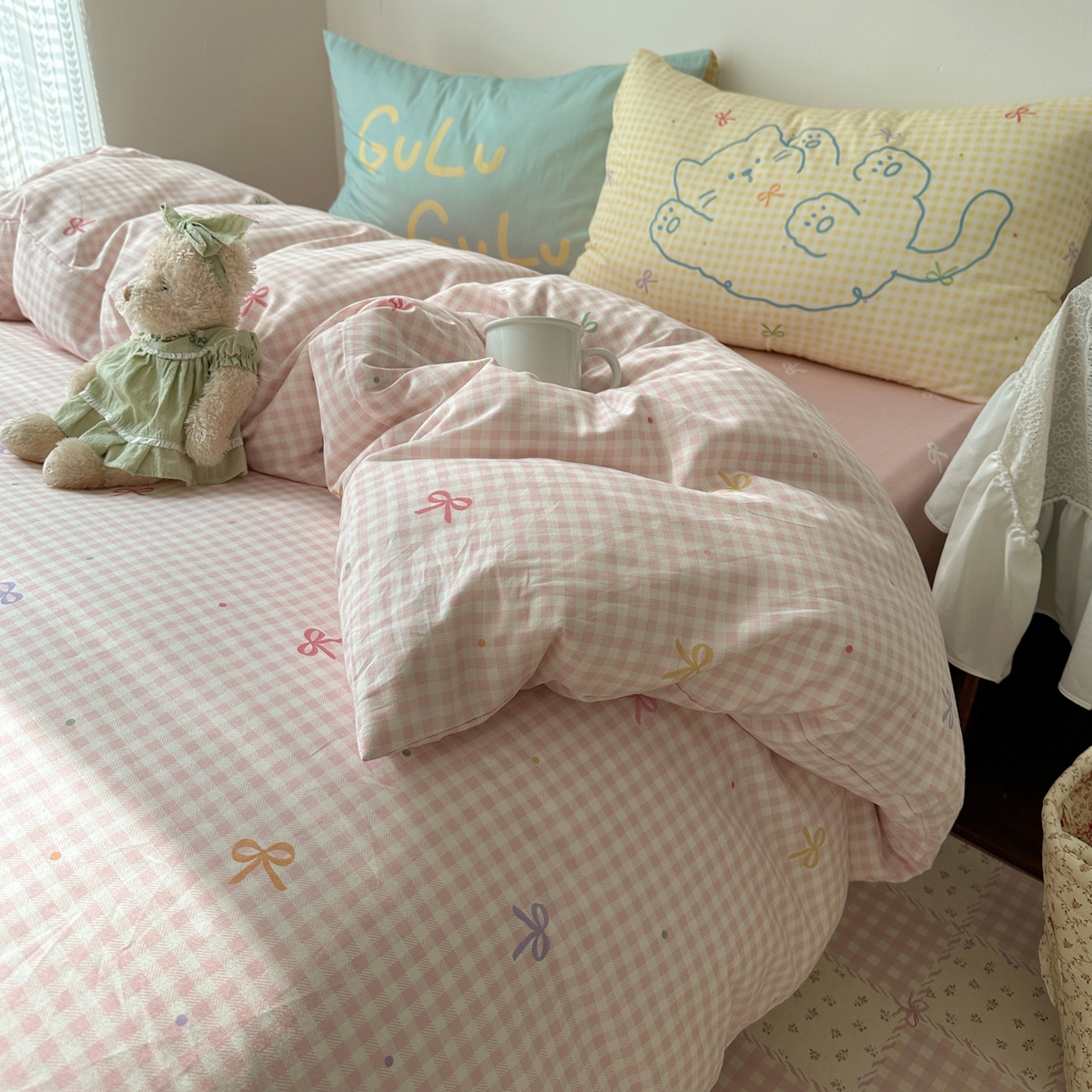 91家纺网 家纺一手货源 找家纺 瑞莱 2026春季13372印花大版枕套甜酷风四件套 夏日恋格（粉）